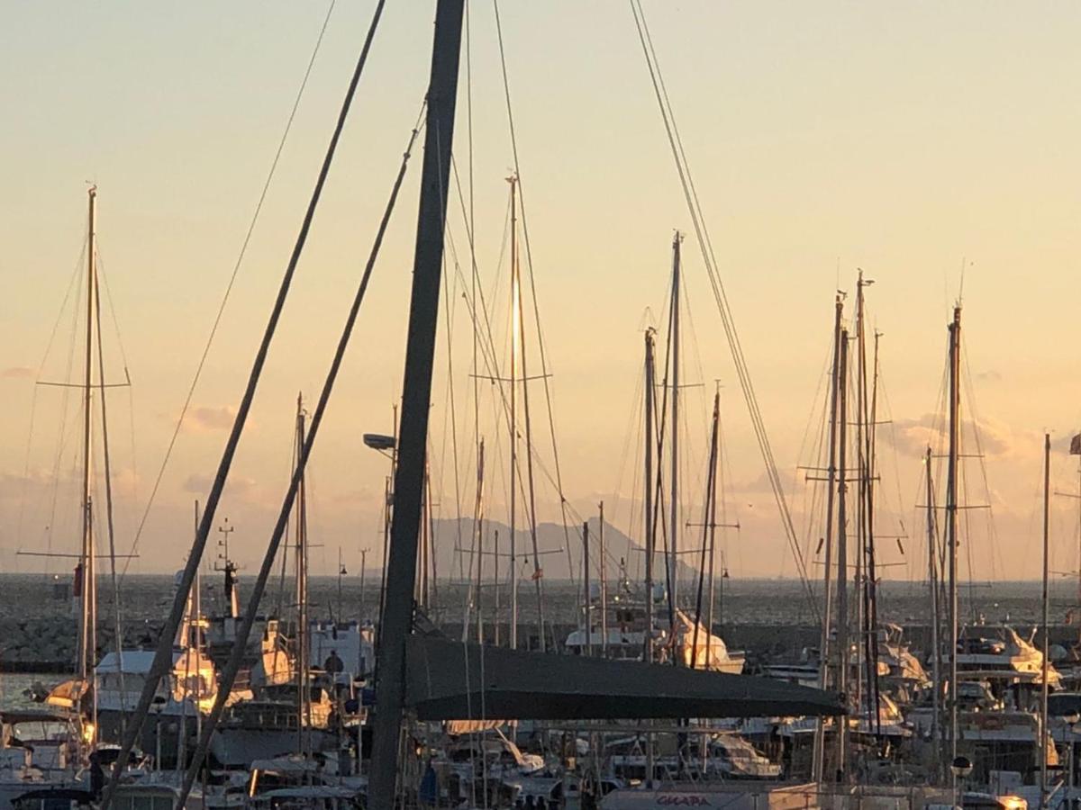 Marina Apartment Beach Estepona Bagian luar foto
