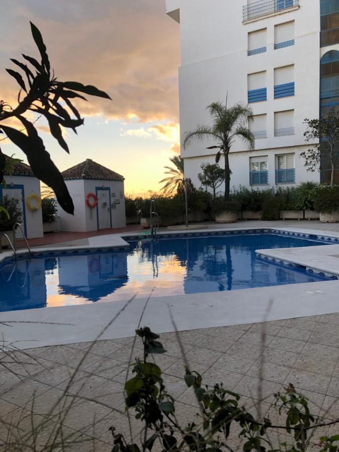Marina Apartment Beach Estepona Bagian luar foto